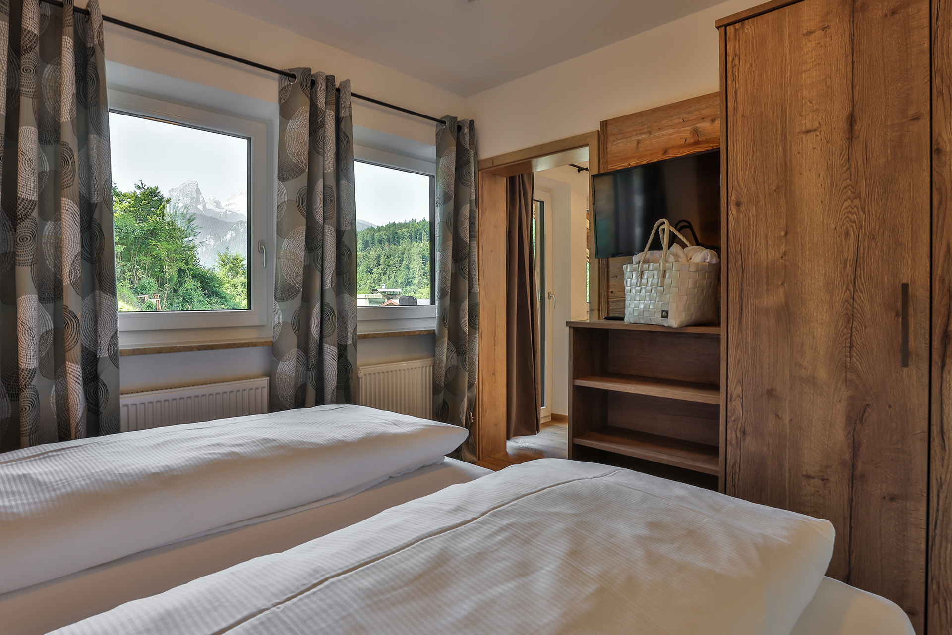 Schlafzimmer mit Bergblick zum Watzmann